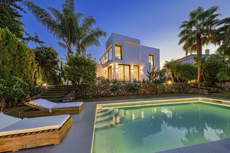 Foto 55ae826a-c98e-4ffa-b59e-a83377d79285. Chalet avec parking piscine dans Las Brisas Marbella