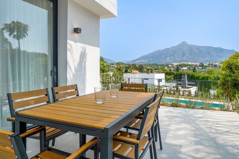 Foto 1069ab10-9554-445d-bb70-bcdc7c8be2ae. Xalet amb aparcament piscina a Las Brisas Marbella
