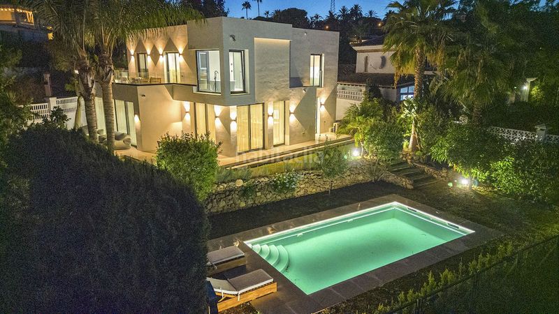 Foto c4e3b571-5c7e-4668-9bc9-60249420d8fe. Xalet amb aparcament piscina a Las Brisas Marbella