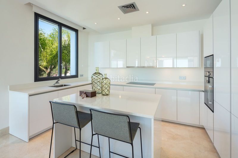 Foto 6f97cb00-6f1a-44bf-b1e1-16d675580983. Dúplex amb aparcament piscina a Sierra Blanca Marbella