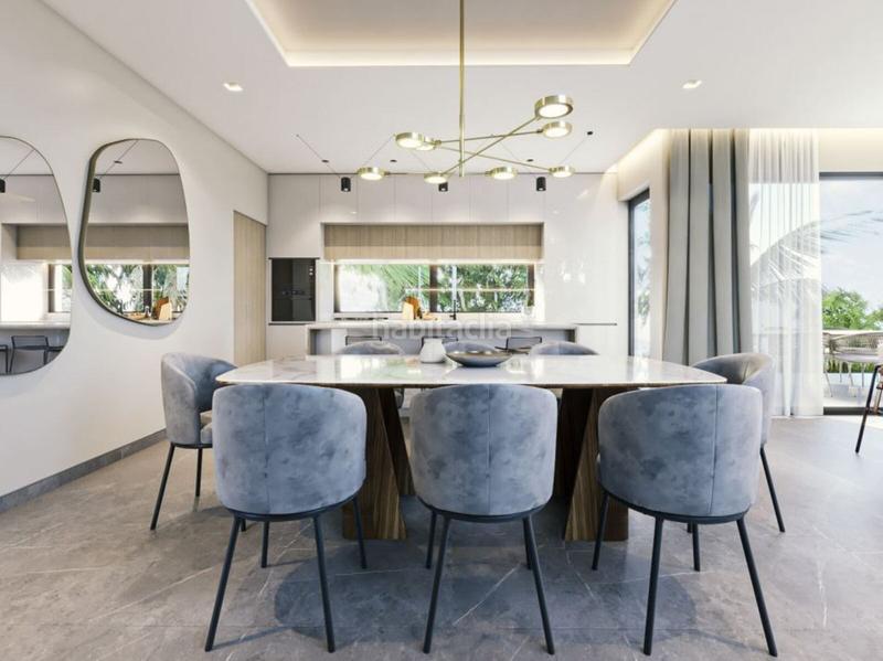 Foto 6997fa0e-dd53-4d5a-9738-8253bb62f508. Chalet mit parking pool in Zona Calvario Estepona