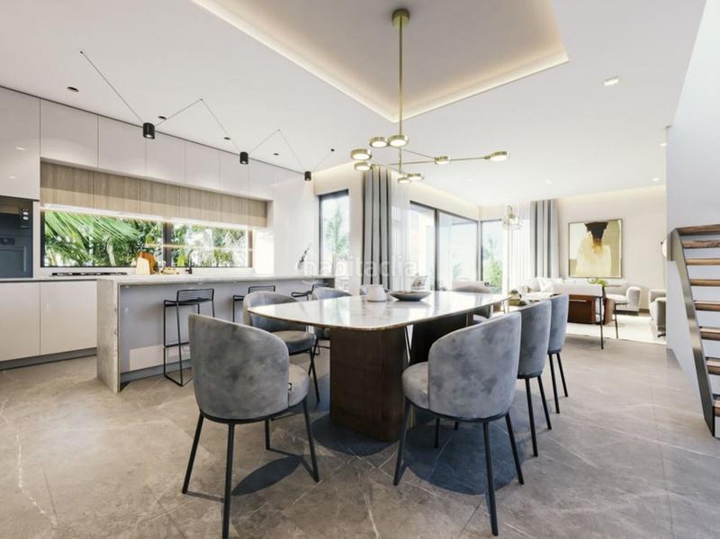 Foto 9f250b77-6546-4742-9323-e7098f892a82. Chalet with parking pool in Zona Calvario Estepona