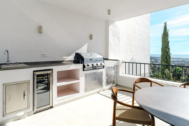 Foto cd87ac60-4539-4b9d-a19f-0b8a58940952. Zweistöckige wohnung mit pool in Benahavís pueblo Benahavís