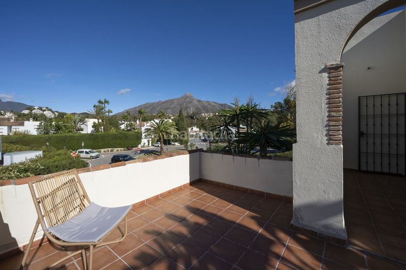 Foto 8d4ba2da-acbf-4e77-a511-cb77c6bd8666. Xalet amb aparcament piscina a Los Naranjos Marbella