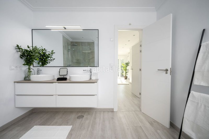 Foto e7d5a157-ca5c-4258-b27d-88473715cfe5. Xalet amb aparcament piscina a Los Naranjos Marbella