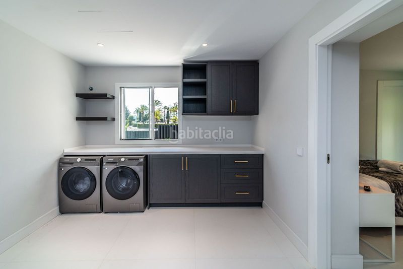Foto 749a7679-5abb-4180-b666-ec123e0f6502. Xalet amb aparcament piscina a Puerto Banús Marbella