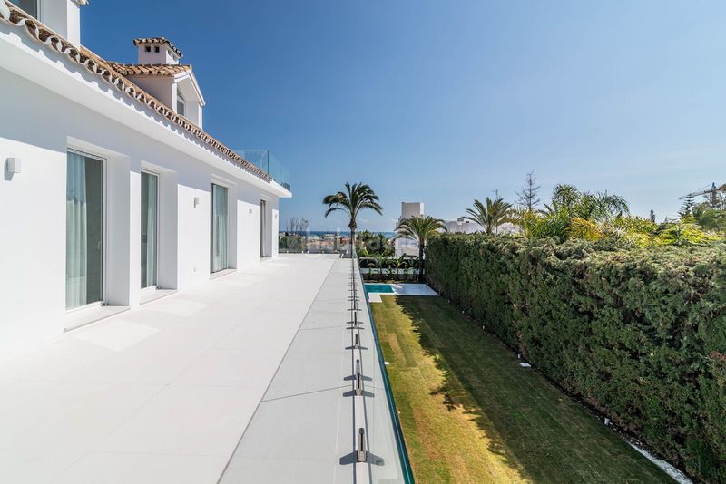 Foto b7b9c8e0-c7cf-4f59-9956-65e6de23d311. Xalet amb aparcament piscina a Puerto Banús Marbella