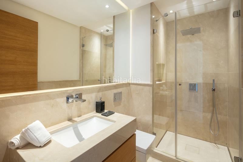 Foto dd445da6-df0d-4c3e-b5c9-34645ec7aab6. Zweistöckige wohnung mit parking pool in Sierra Blanca Marbella