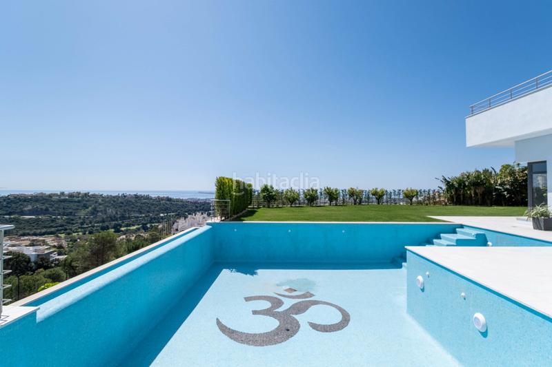 Foto 80521b8c-9e95-435f-a340-33ff9e41847d. Chalet con parcheggio piscina in los arqueros - puerto del almendro Benahavís