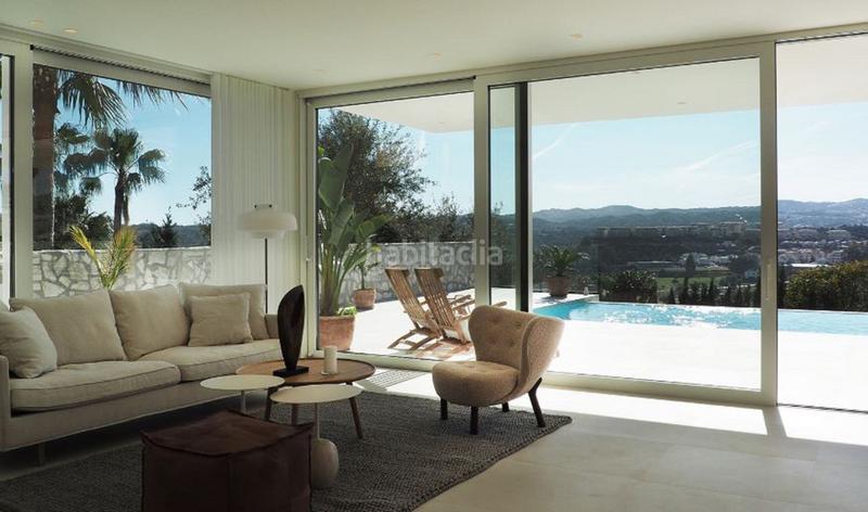 Foto 6e8c2bb8-ccc9-46ab-8415-5b2f72cbe846. Chalet mit parking pool in Calahonda Mijas