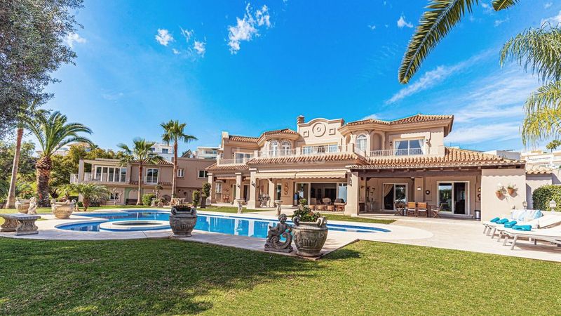 Foto cbfe0c03-4cfc-4cd2-a366-5d9c11c1d6b6. Xalet amb aparcament piscina a Las Brisas Marbella