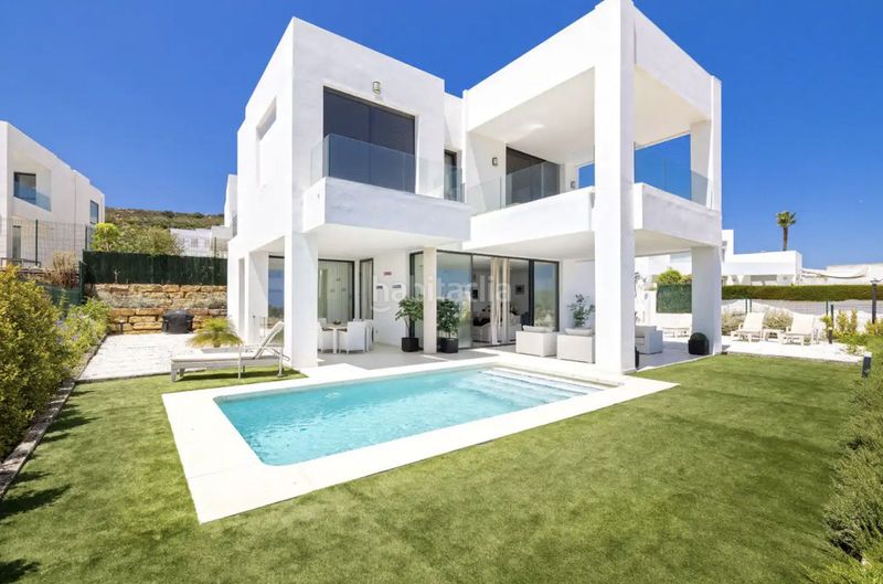 Foto f9a05da8-4a89-4d38-9317-1c6ce7cce8c9. Xalet amb aparcament piscina a Torreguadiaro-San Diego Sotogrande