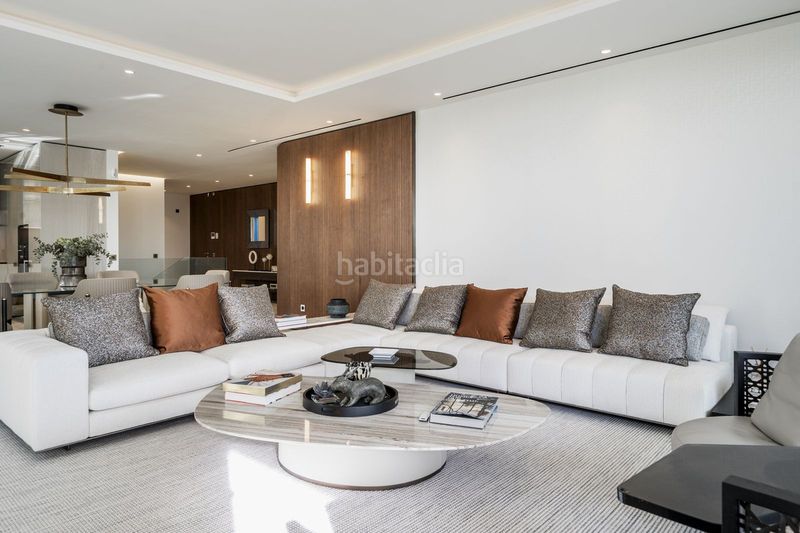 Foto bc851200-f18d-4bf2-b250-8a03ced7256c. Apartament amb aparcament a Las Lomas de Río Verde Marbella