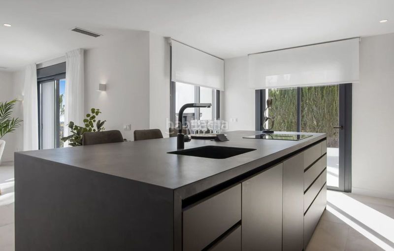 Foto f6dd913e-827e-495b-a47a-bb1f4a636629. Xalet amb aparcament piscina a Los Flamingos Benahavís