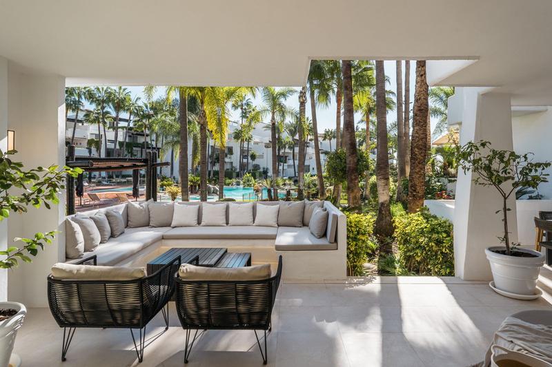 Foto 45b5ee94-3d9b-4a48-80f8-b157c0f5f17f. Planta baixa amb aparcament piscina a Puente Romano Marbella