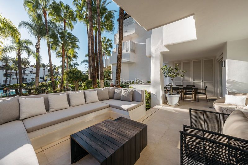 Foto b5437f45-8c51-49ba-a8b1-753f8a045326. Planta baja en Puente Romano Marbella