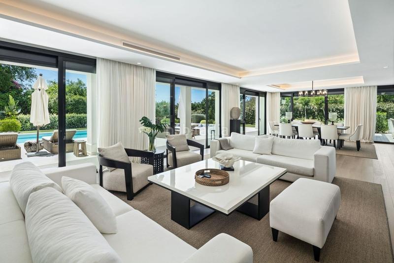 Foto 8f34c47f-5b81-4193-8981-c35beea8e80a. Chalet mit parking pool in Los Naranjos Marbella