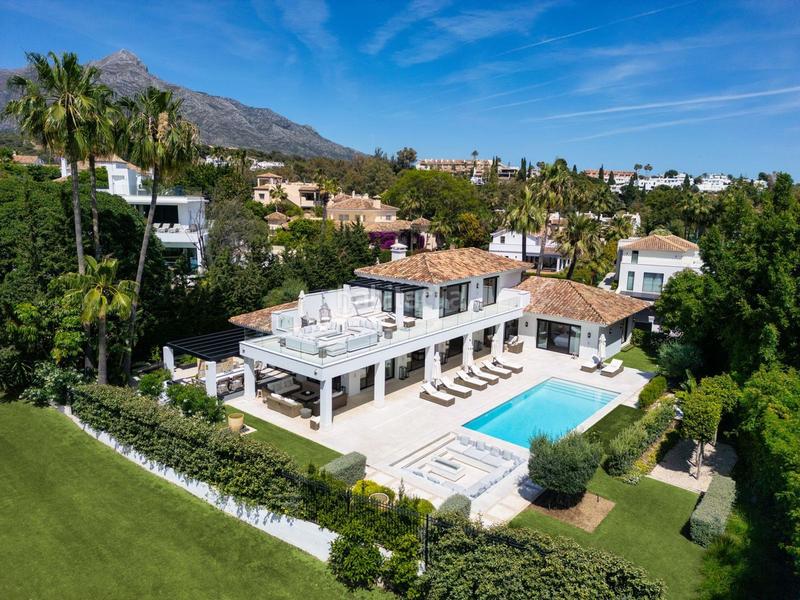 Foto 46ac267b-db4e-452e-82da-fe58874133a4. Chalet en Los Naranjos Marbella