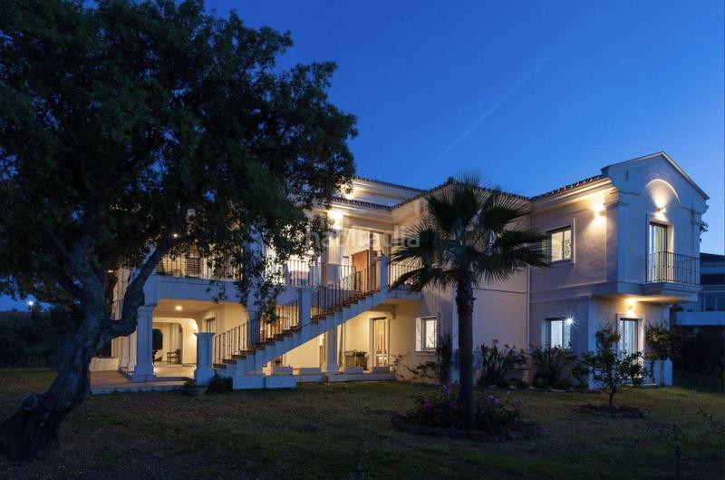 Foto a5f7f2b6-5524-4172-aec2-7cf2596c4ebf. Chalet in Santa María Marbella