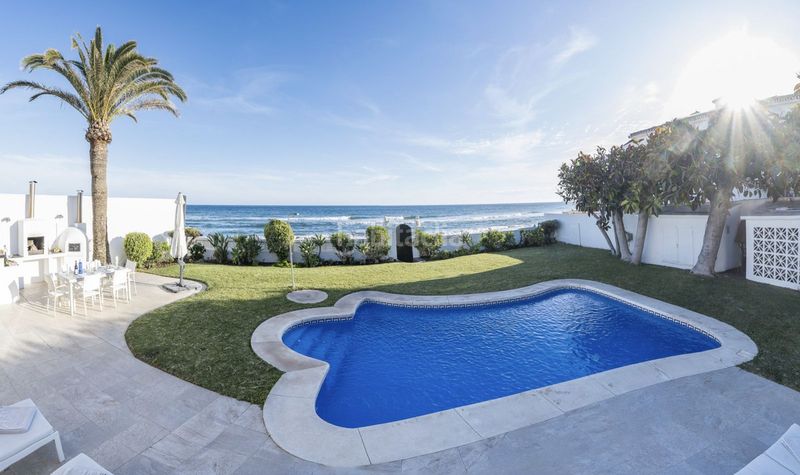 Foto 177558cb-fdce-4eed-9737-4819e8a2b212. Chalet en Costabella Marbella