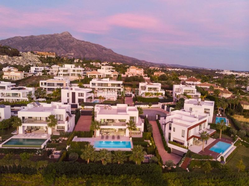 Foto 19512027-60bc-41d3-9b52-b88ac760e050. Chalet en Las Brisas Marbella