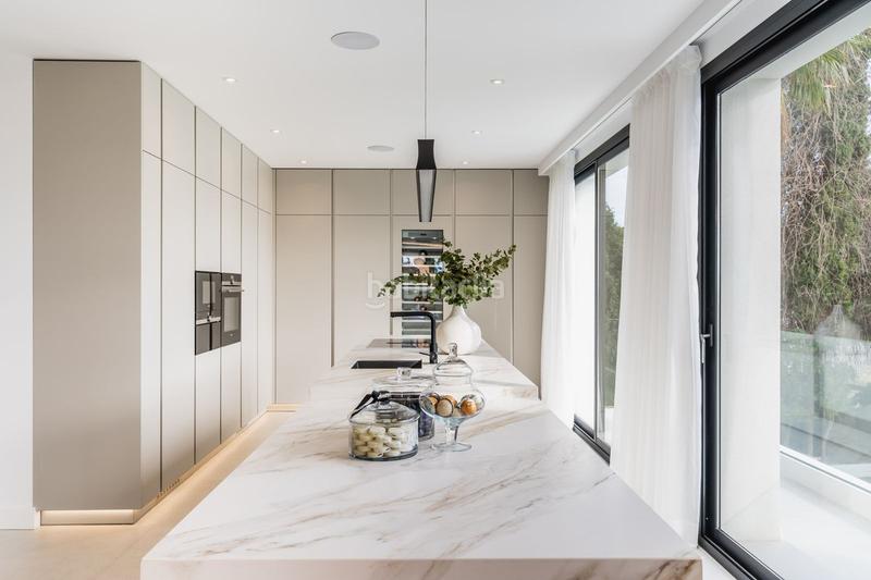 Foto a6258068-25c3-48d1-85fb-af82332f4f4d. Chalet con parcheggio piscina in Marbesa Marbella