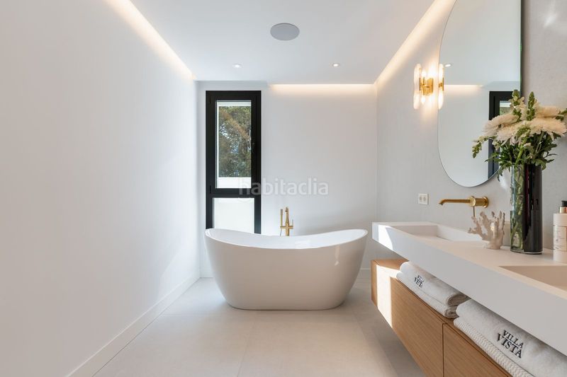 Foto e31447d5-7edf-4f32-b762-f355552f1d54. Xalet amb aparcament piscina a Marbesa Marbella