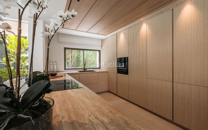 Foto 12e6f0e7-178c-4d0a-8a81-142fe9f1b064. Xalet amb aparcament piscina a Las Brisas Marbella