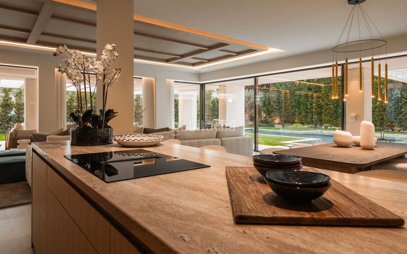 Foto 440e39a1-5b52-4bd2-8acf-a5143b3e9870. Xalet amb aparcament piscina a Las Brisas Marbella