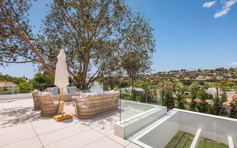 Foto 4c6eecdf-ff10-42e3-9196-4a463a1cb6b7. Xalet amb aparcament piscina a Las Brisas Marbella