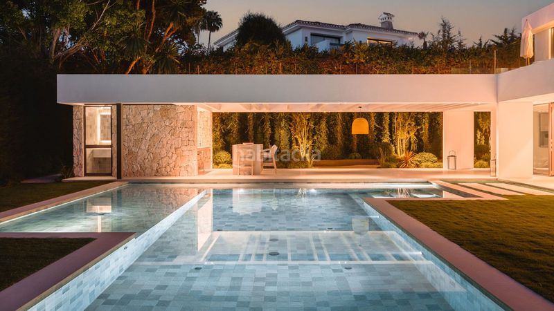 Foto 5d8a3552-577c-4e63-97fc-e27776ef51d5. Xalet amb aparcament piscina a Las Brisas Marbella