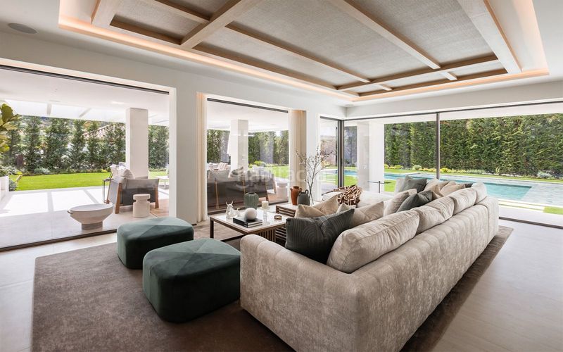 Foto 7624e6f6-9198-4cd2-b7a0-933983f729a3. Xalet amb aparcament piscina a Las Brisas Marbella