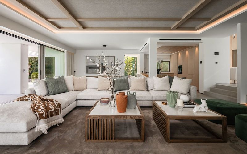 Foto a73b6da5-e3d8-4190-a57b-9d61292d7cba. Xalet amb aparcament piscina a Las Brisas Marbella