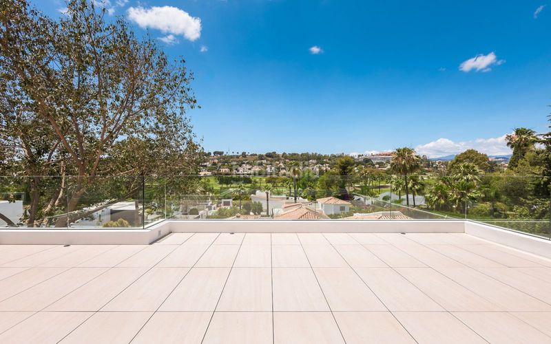 Foto c22985d5-419f-4ee3-ac94-2a2a8ab675d8. Xalet amb aparcament piscina a Las Brisas Marbella