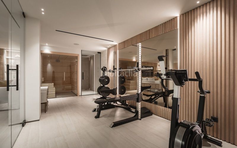 Foto db3dad7f-0a9d-4f0f-8c03-3e23e0a806f8. Xalet amb aparcament piscina a Las Brisas Marbella