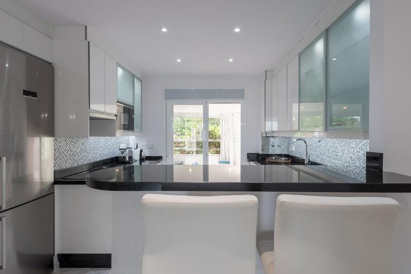 Foto 099543cb-c18f-4f3e-aa51-4aab447fcc21. Rez-de-chaussée avec parking piscine dans La Carolina - Guadalpín Marbella