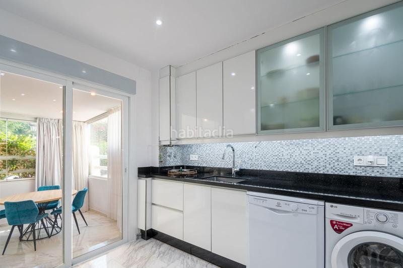 Foto 5e00a1bc-b9a6-4b9a-bbc9-810532f2fedd. Rez-de-chaussée avec parking piscine dans La Carolina - Guadalpín Marbella