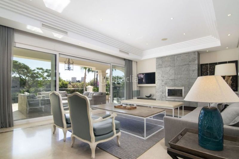 Foto 5528ff83-dc0a-4948-a12e-f112f73bf577. Xalet amb aparcament piscina a Las Brisas Marbella