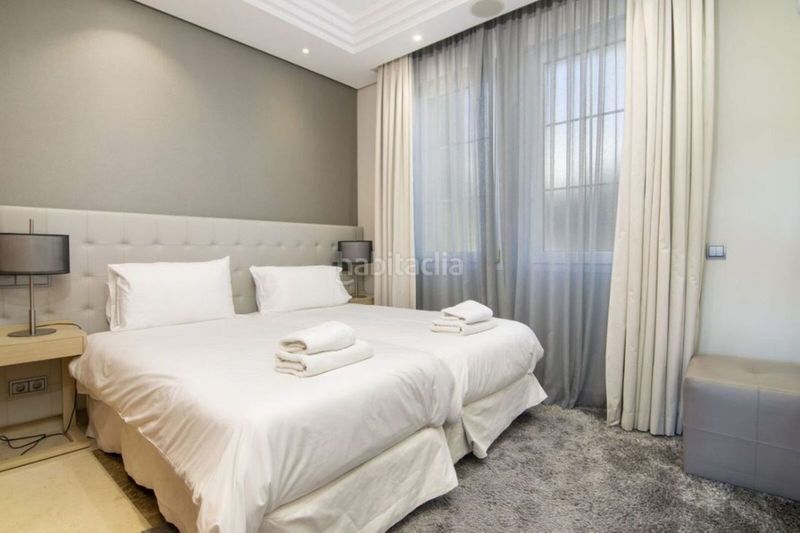 Foto 690a61b1-f62c-403c-a7a3-4d2493055bde. Xalet amb aparcament piscina a Las Brisas Marbella