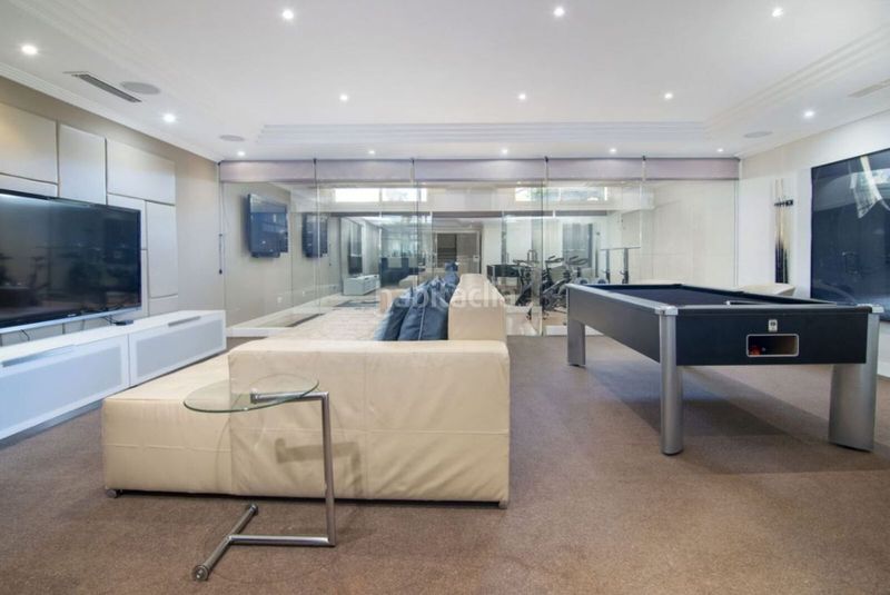 Foto 7930abf5-d1ad-4980-a56d-9c915a911c78. Xalet amb aparcament piscina a Las Brisas Marbella