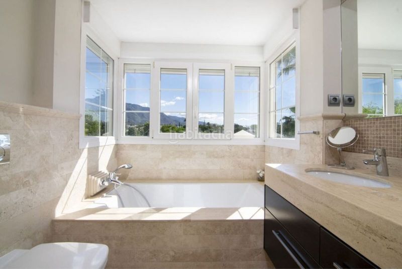 Foto 7bee6492-cba4-46a8-a03b-0f6dc31a3c9b. Xalet amb aparcament piscina a Las Brisas Marbella