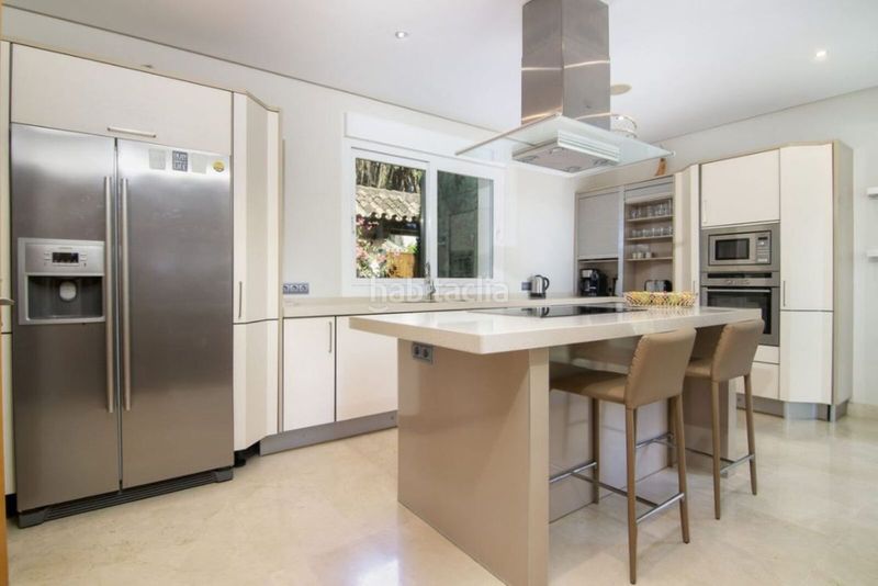 Foto 9ead9c9f-f4e2-4407-8cef-828d8bcf1a05. Xalet amb aparcament piscina a Las Brisas Marbella