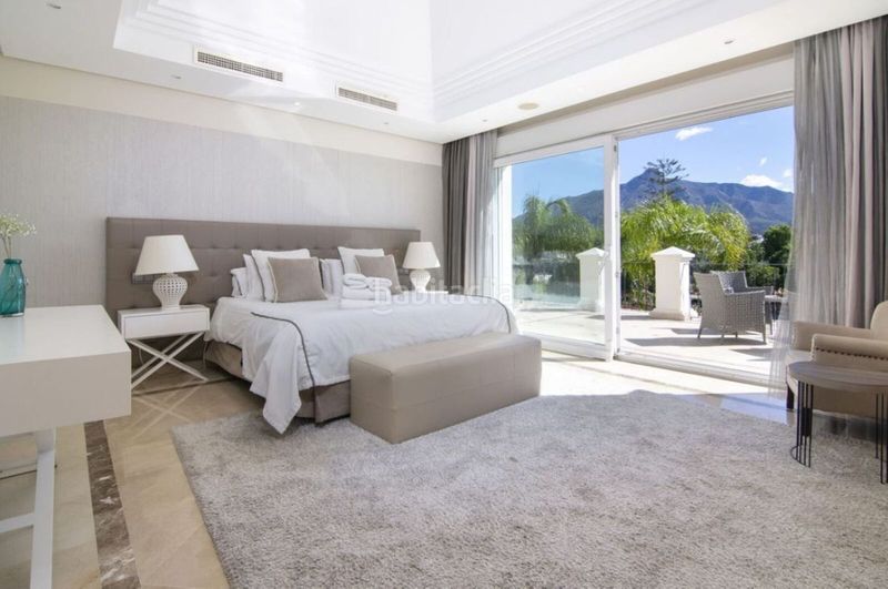 Foto e0b5f28e-5b1e-4a6b-b190-c27b24476f95. Xalet amb aparcament piscina a Las Brisas Marbella