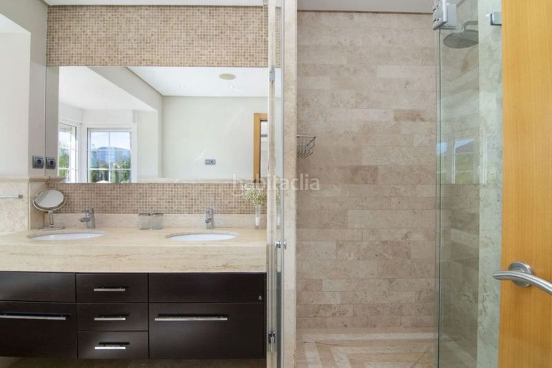 Foto ff38a005-1fa7-46e5-a35e-7e31f4d6b2df. Xalet amb aparcament piscina a Las Brisas Marbella