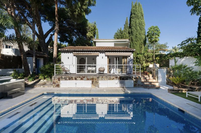 Foto 52a086d9-99b3-40f4-a851-9d4daa425b80. Xalet amb aparcament piscina a Las Brisas Marbella