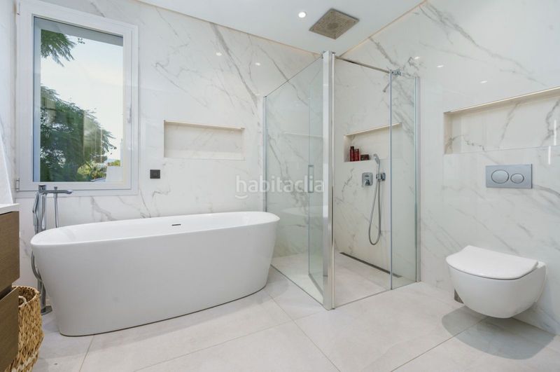 Foto 8591062b-a87d-4835-bc92-c2ed252c3887. Xalet amb aparcament piscina a Las Brisas Marbella