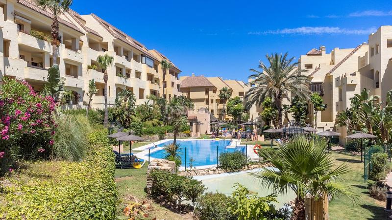 Foto 48489499-8459-412a-b6ef-0b4d4c338c33. Attico con parcheggio piscina in La Duquesa Manilva