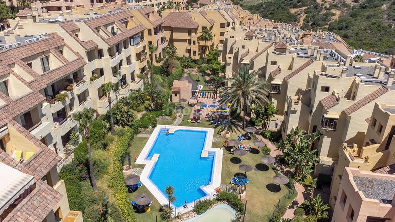 Foto a6a9ce78-238f-4512-96bd-757fc7eef1a5. Attico con parcheggio piscina in La Duquesa Manilva