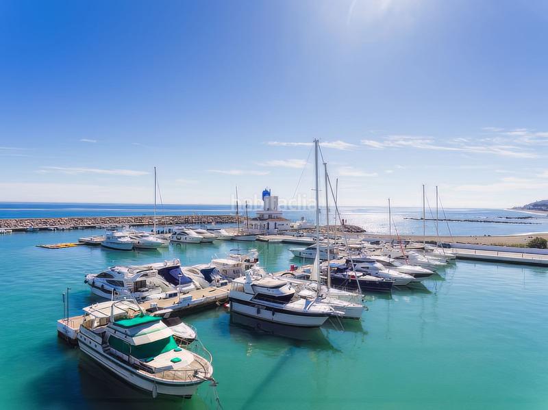 Foto 7c001652-4231-4e43-a057-b77b35386487. Penthouse with parking pool in La Duquesa Manilva