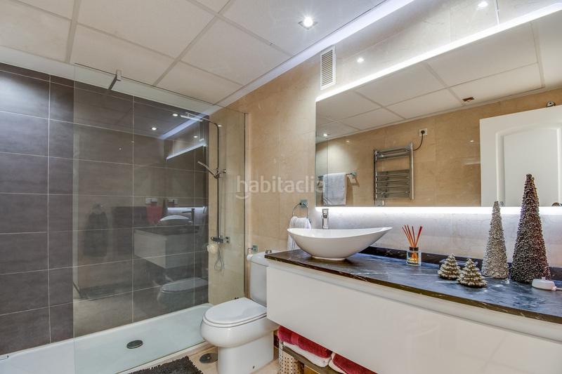 Foto 99c6c548-bddf-45c3-9f26-9847fc2bde36. Penthouse with parking pool in La Duquesa Manilva